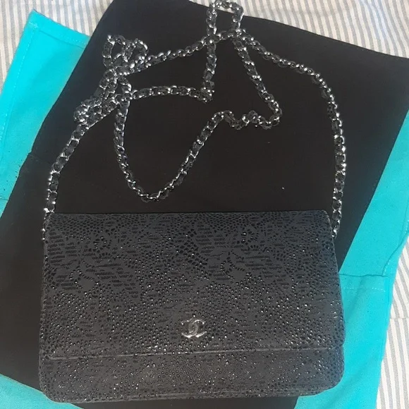 Chanel Wallet On Chain - Picture 1 of 16
